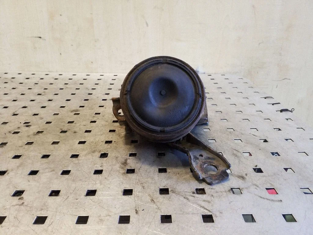 Engine mount bracket – right