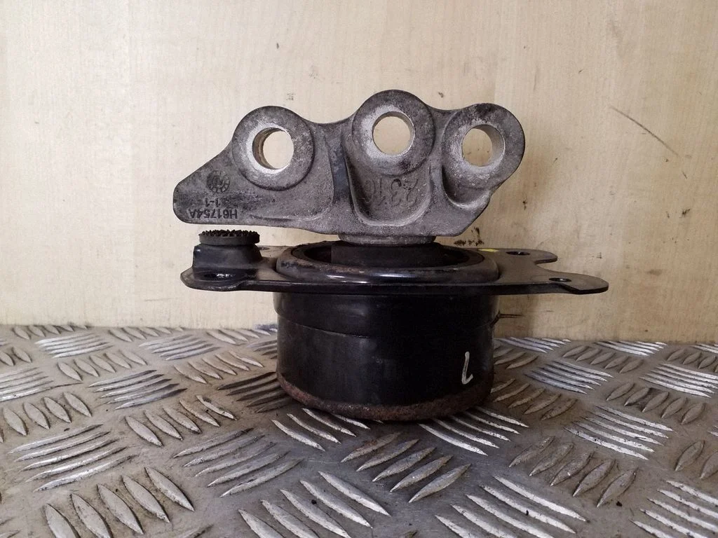 Engine mount bracket