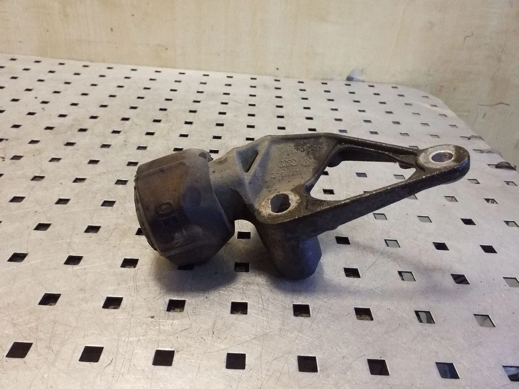 Mootoripadi 8K0199339D