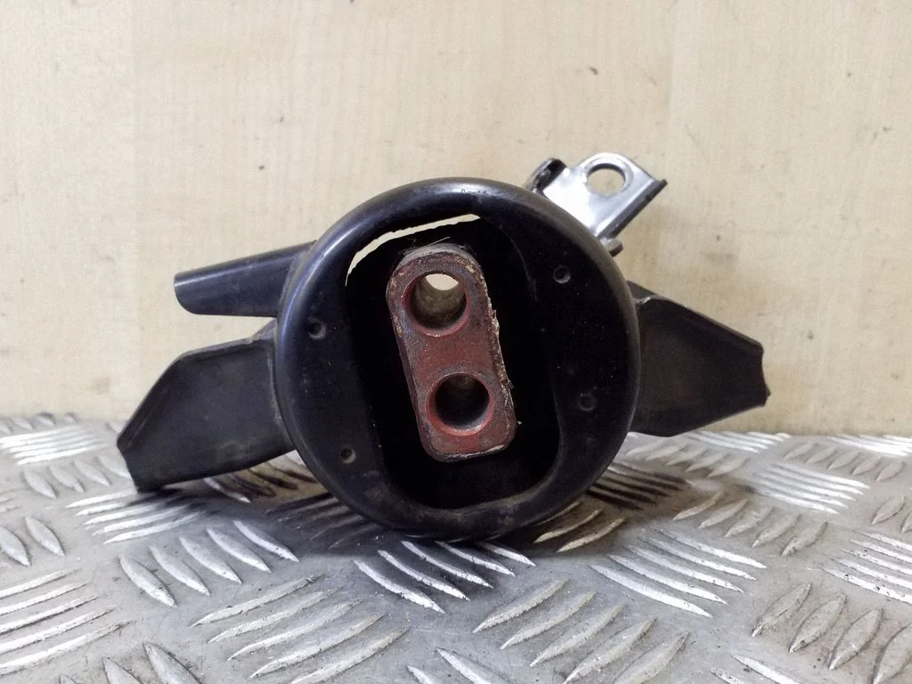 Engine mount bracket – left