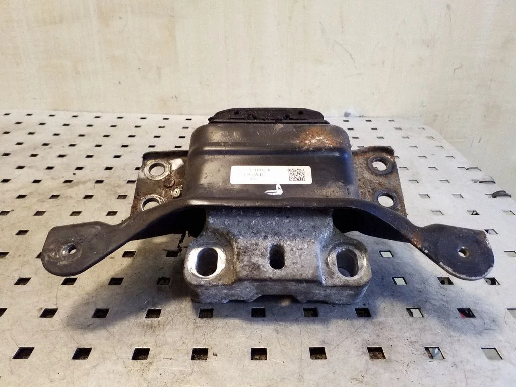 Engine mount bracket 5Q0199555R