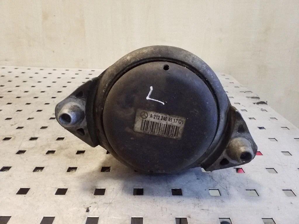 Engine mount bracket A2122404117