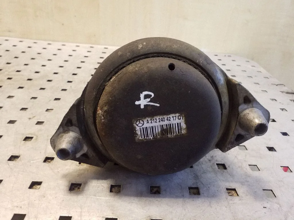 Engine mount bracket A2122404217