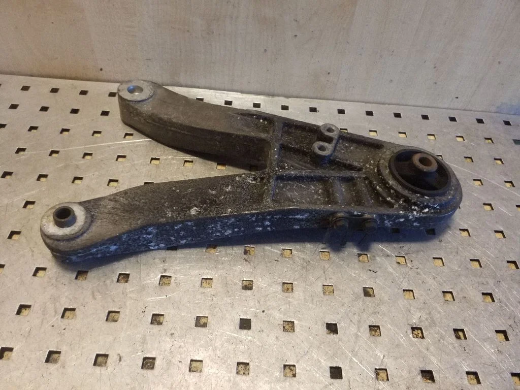 Engine mount bracket 9434250