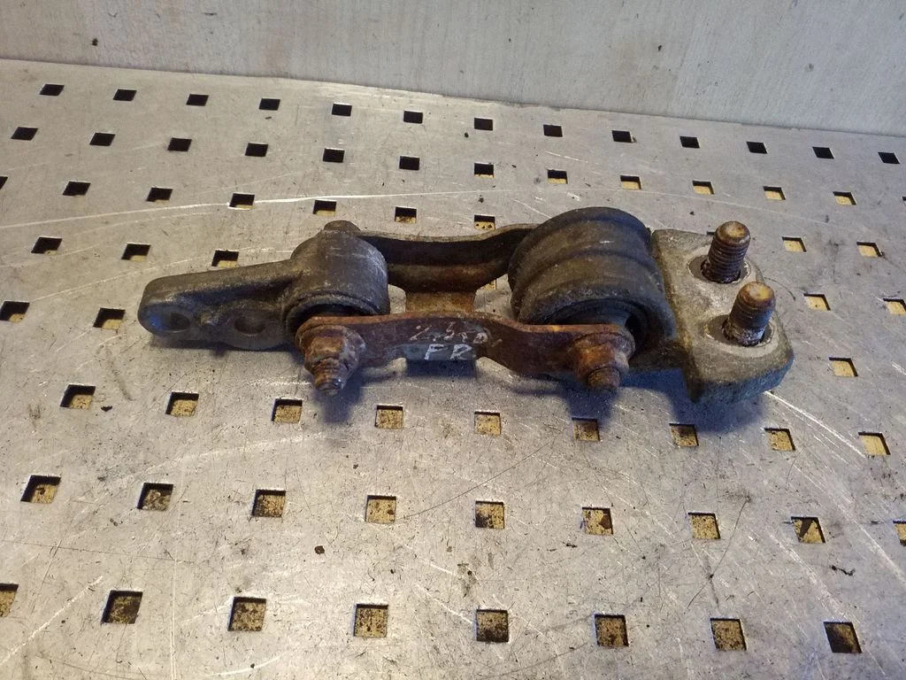 Engine mount bracket