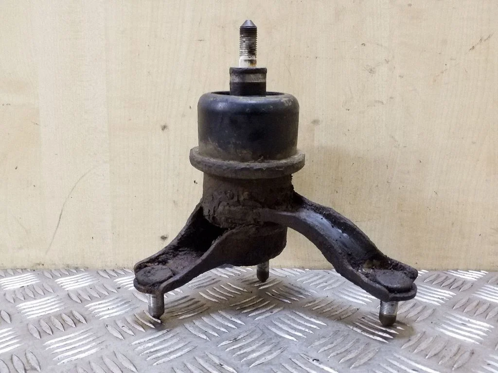 Engine mount bracket