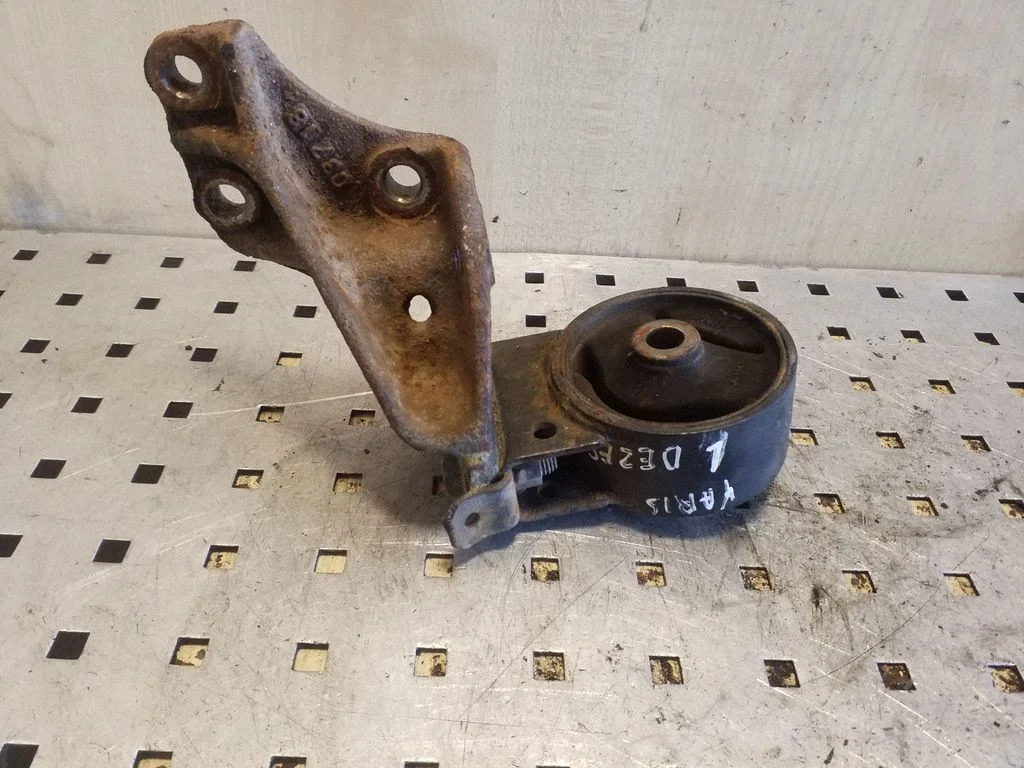 Engine mount bracket