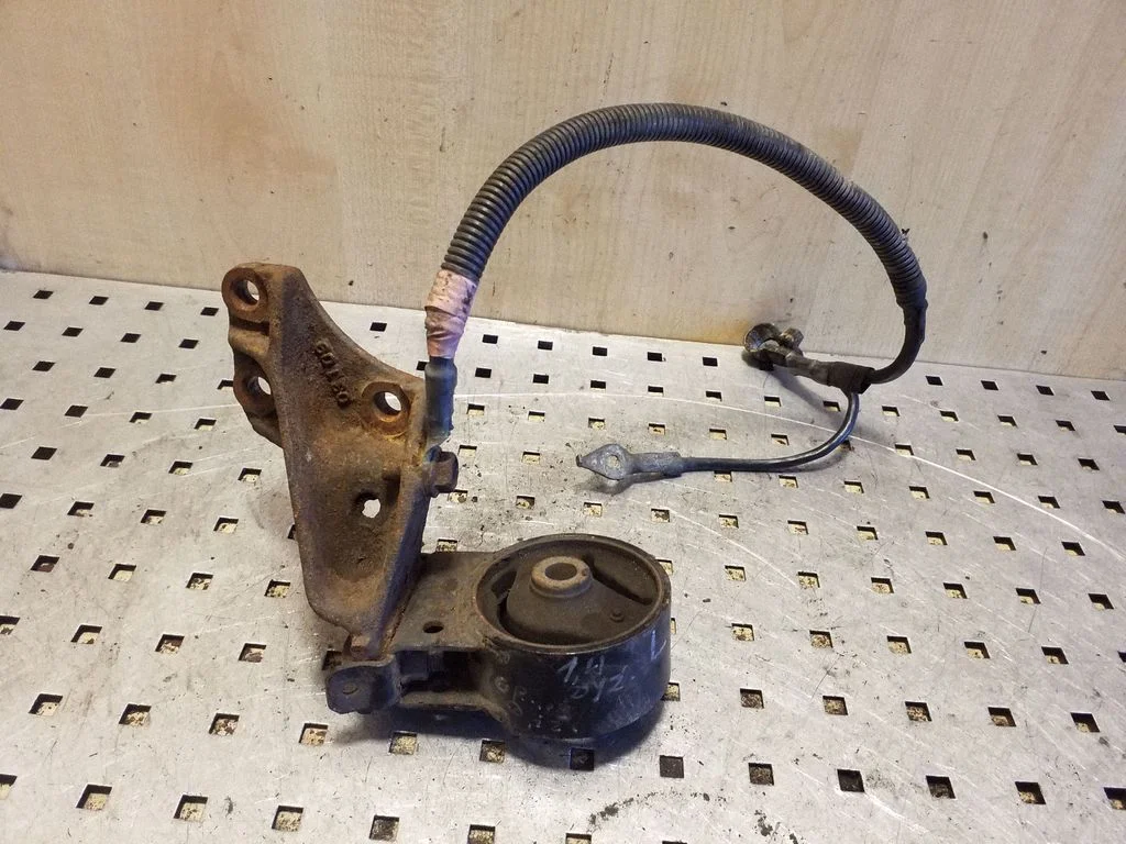 Engine mount bracket – left
