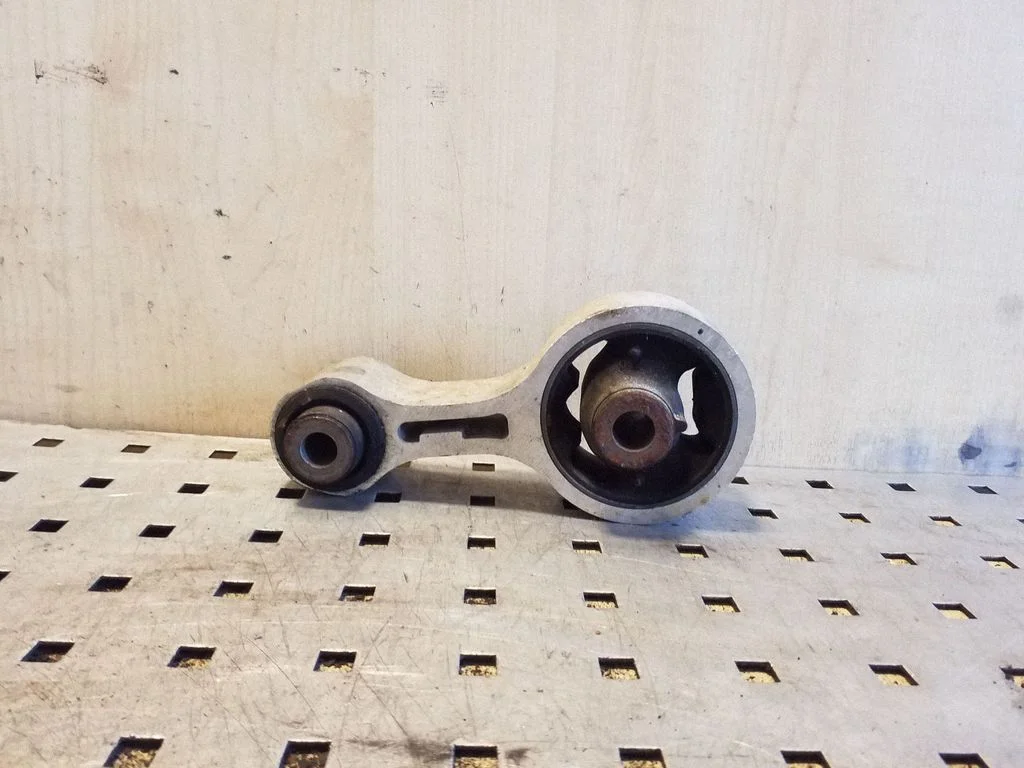 Engine mount bracket