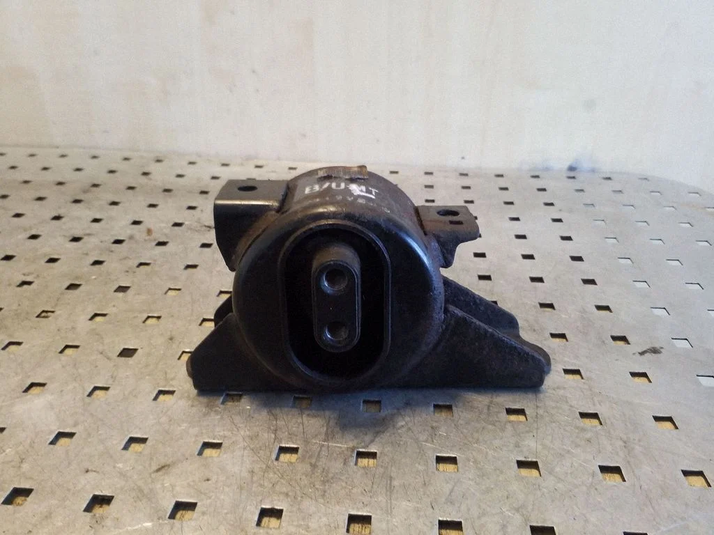 Engine mount bracket – left