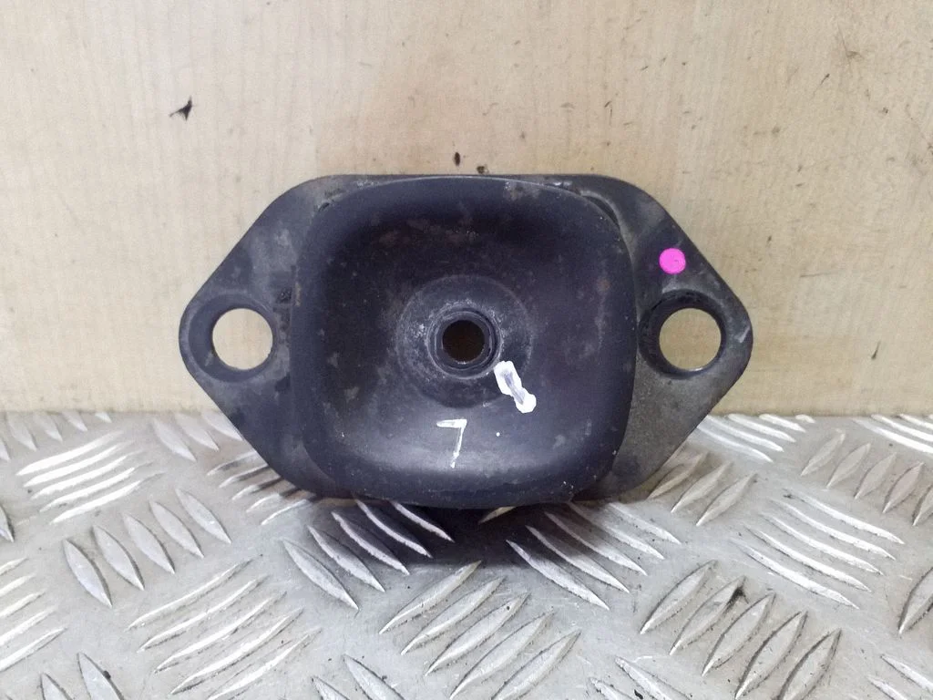 Engine mount bracket 112204BB0A