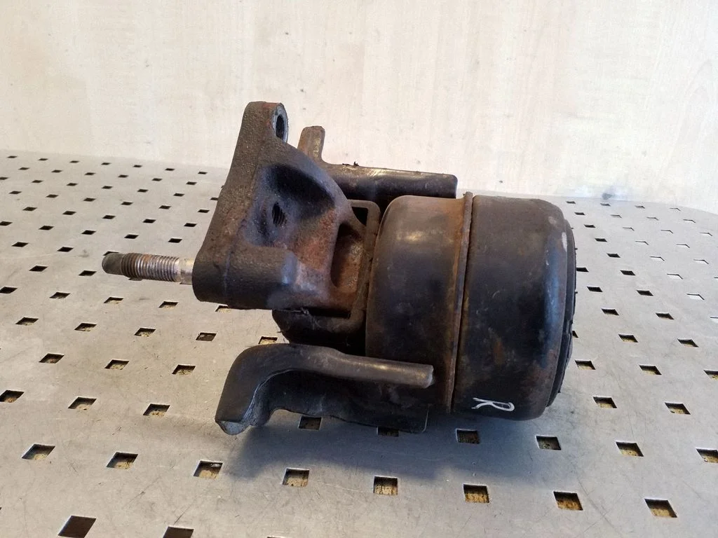 Engine mount bracket – right