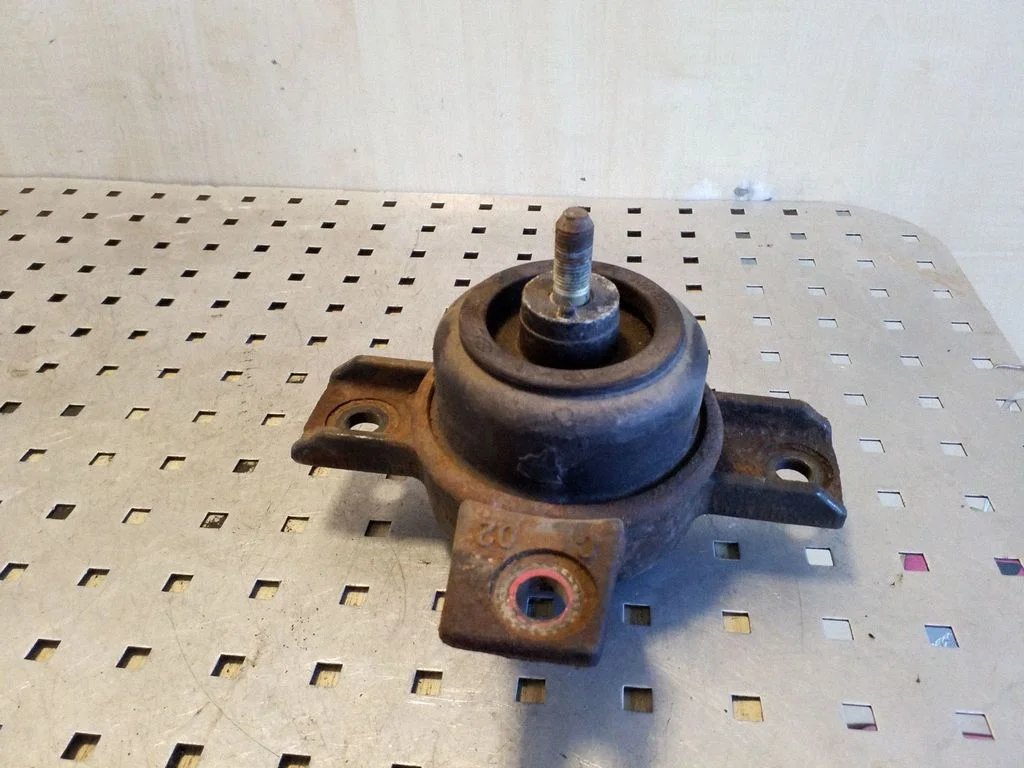 Engine mount bracket – right
