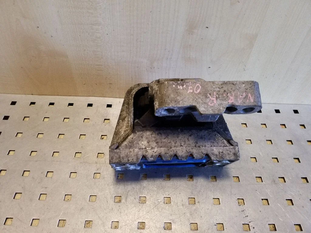 Engine mount bracket 1K0199262BA