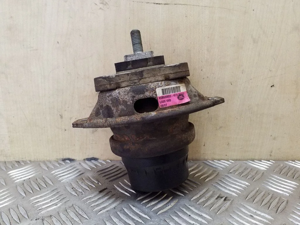 Engine mount bracket KKB500602