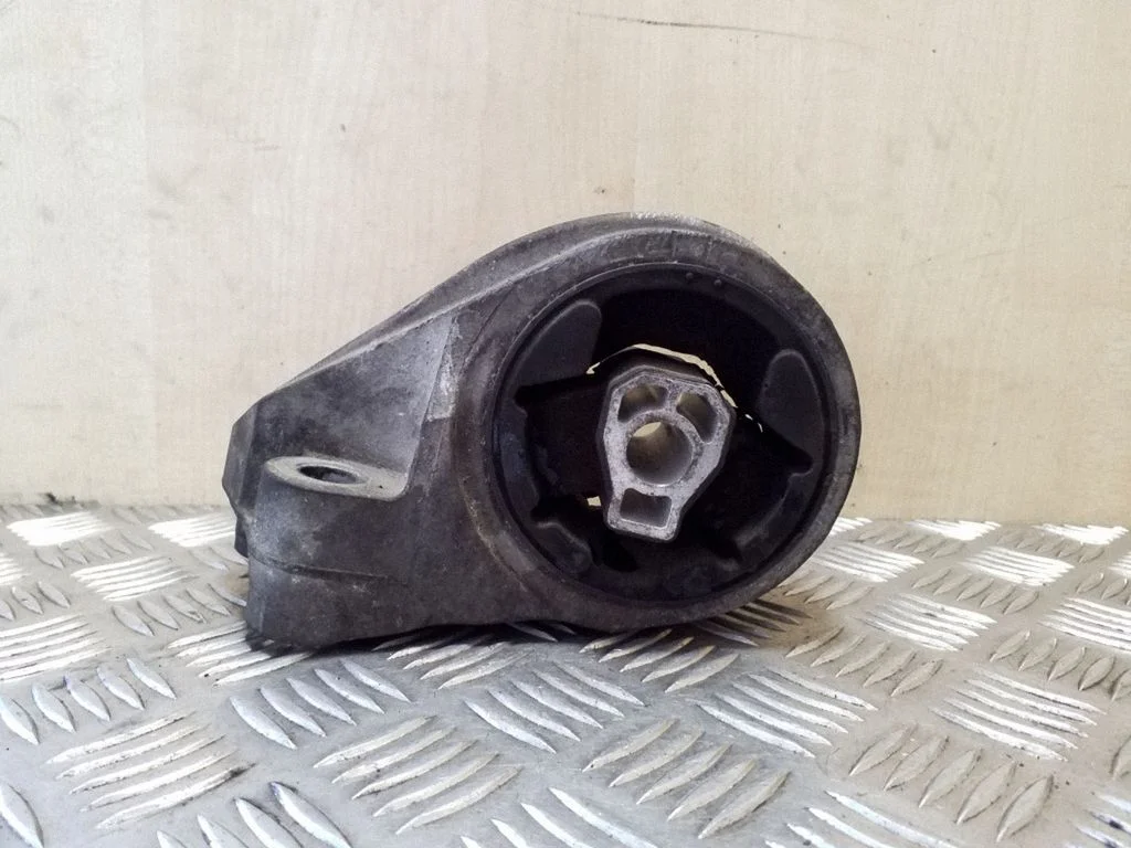 Engine mount bracket