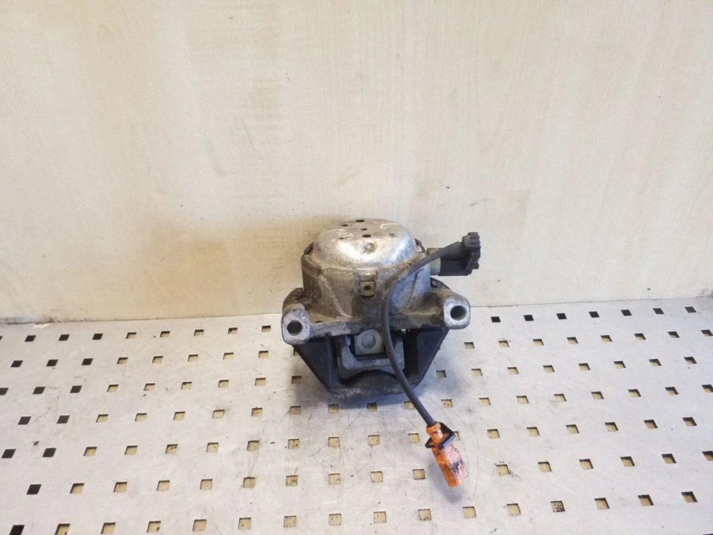 Engine mount bracket – left