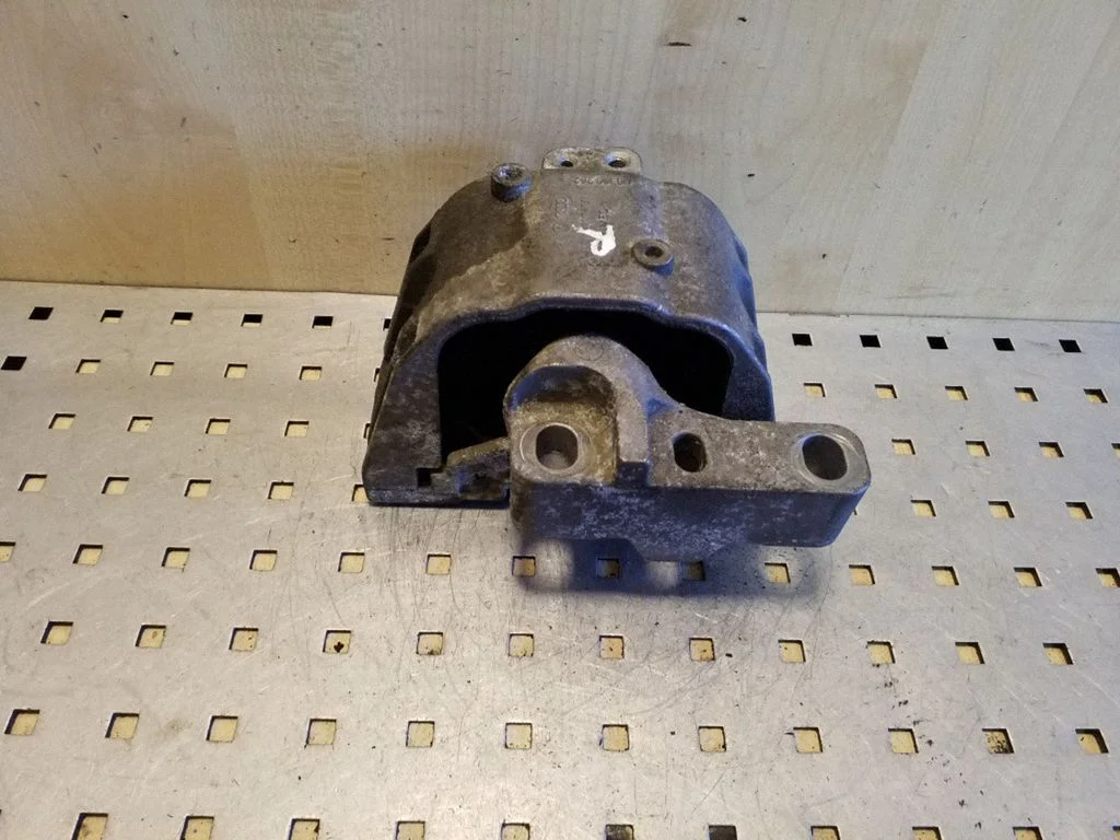 Engine mount bracket 1J0199252BF