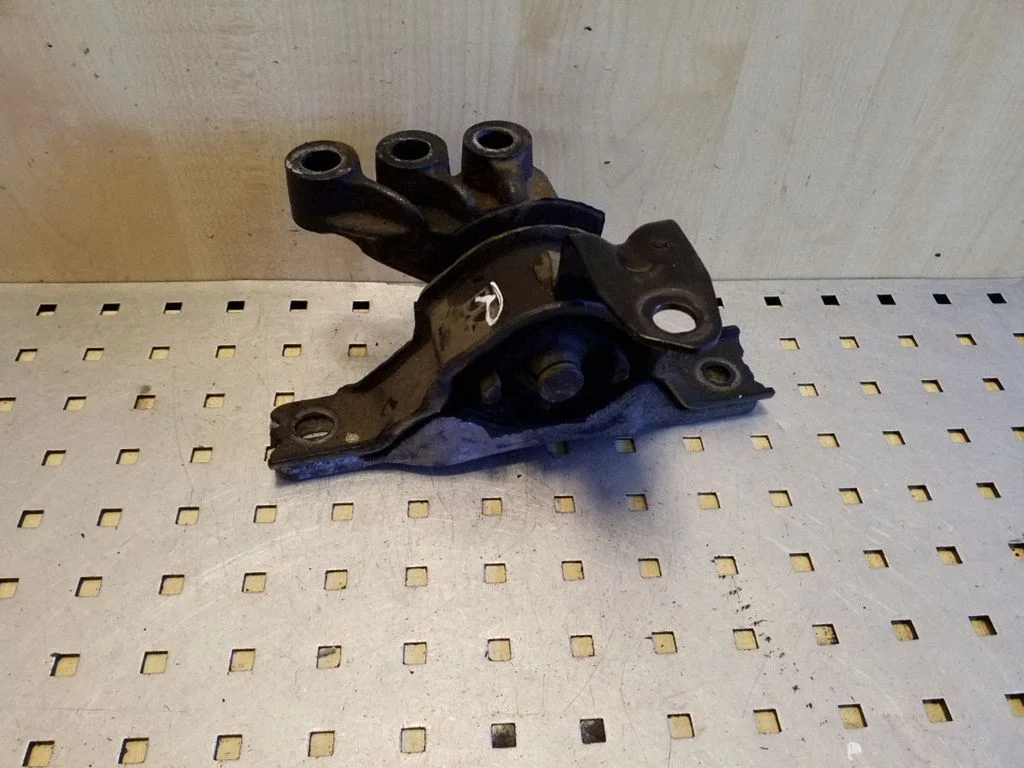 Engine mount bracket X04908