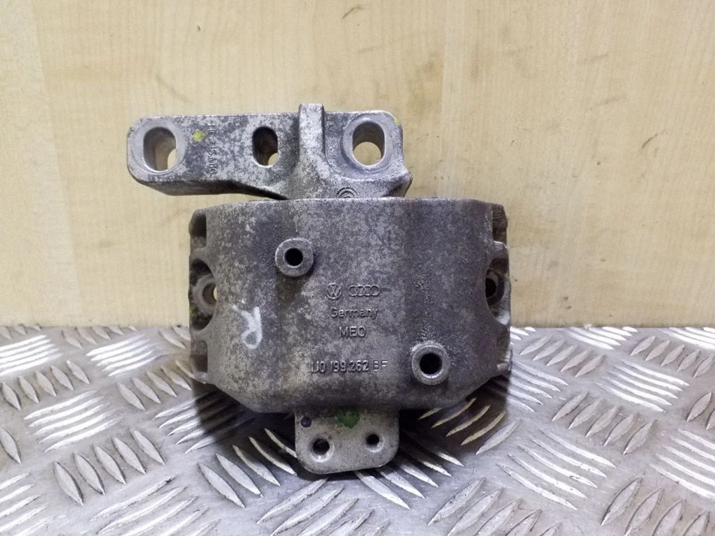 Engine mount bracket 1J0199262BF