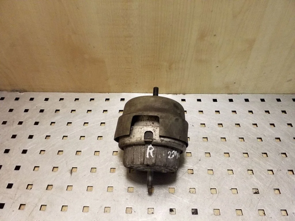 Engine mount bracket 4F0199362