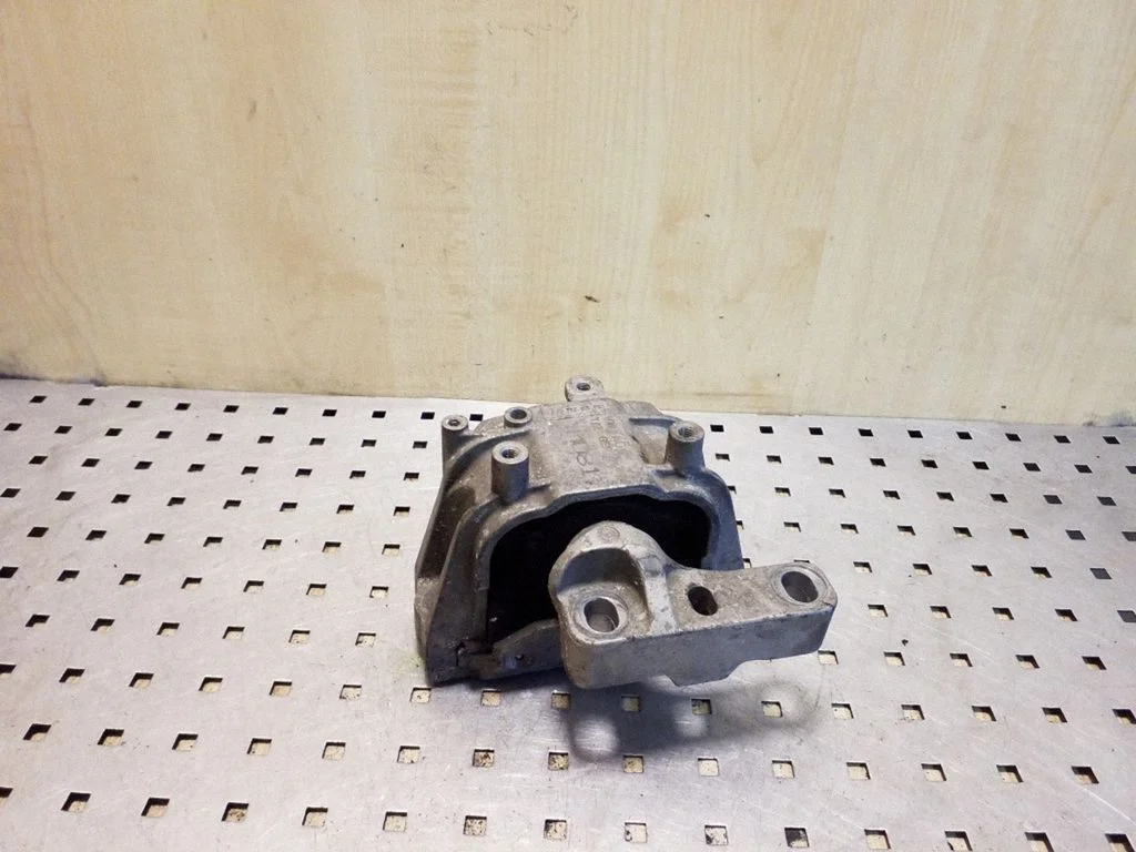 Engine mount bracket 1K0199262CE