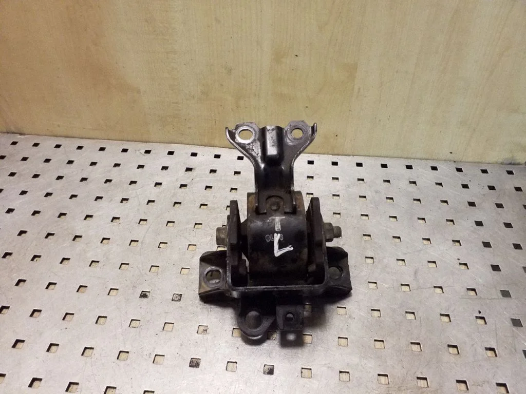 Engine mount bracket – left