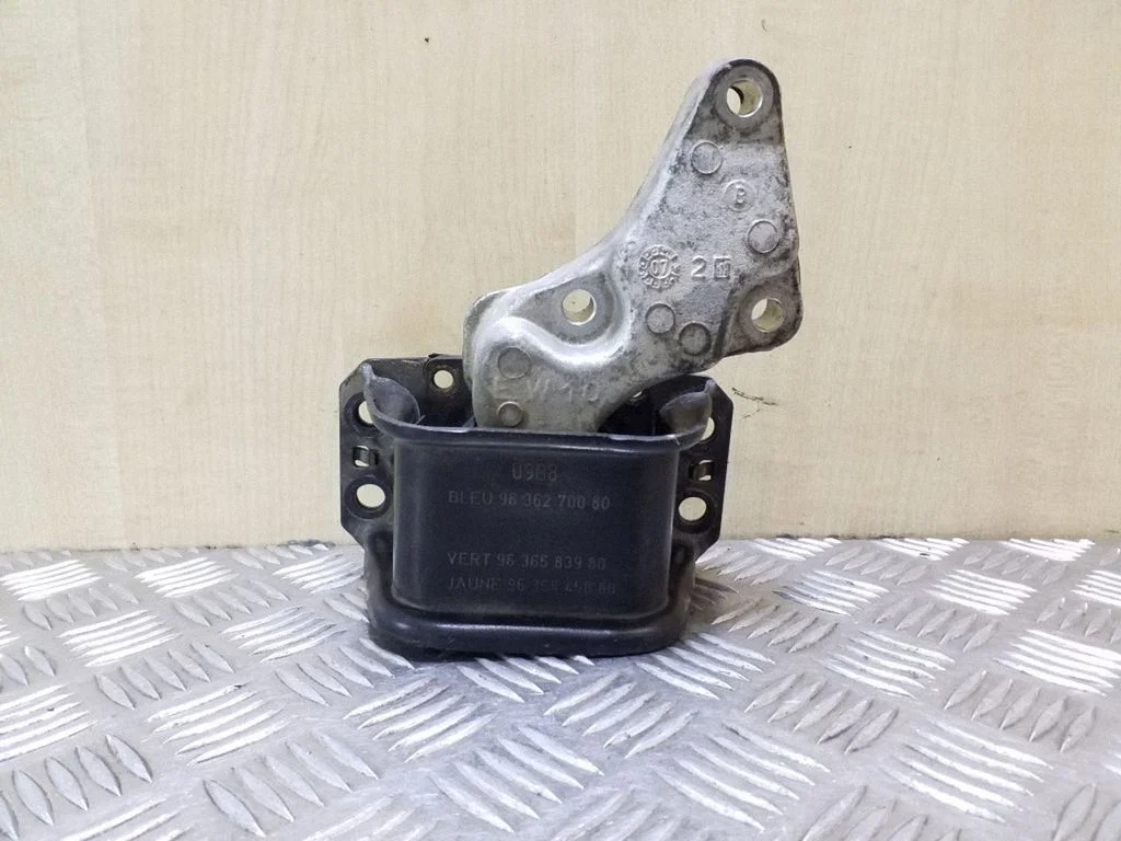 Engine mount bracket 9636270080