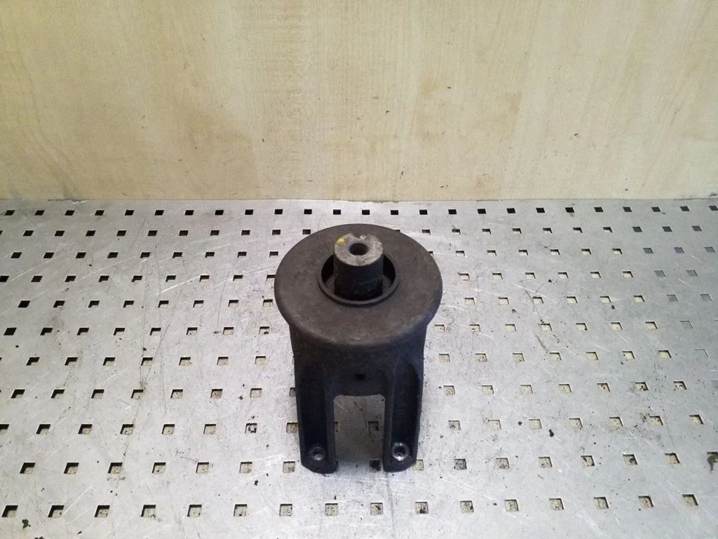 Engine mount bracket 7H0199849AT