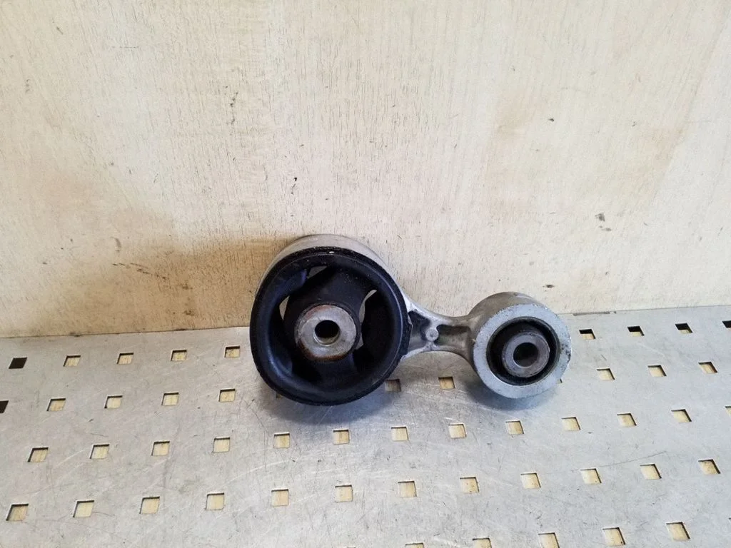Engine mount bracket
