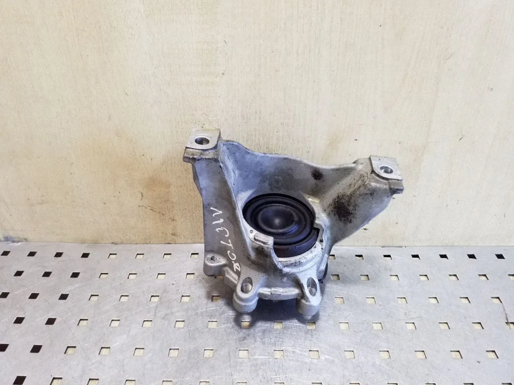 Engine mount bracket