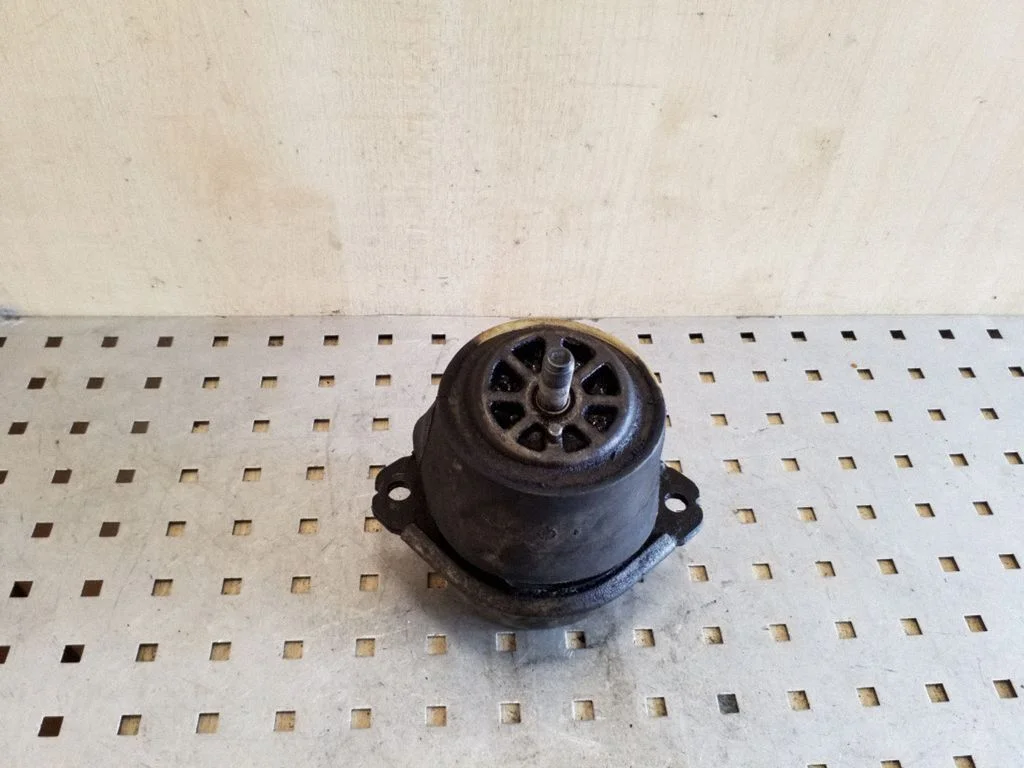 Mootoripadi 7L8199131A