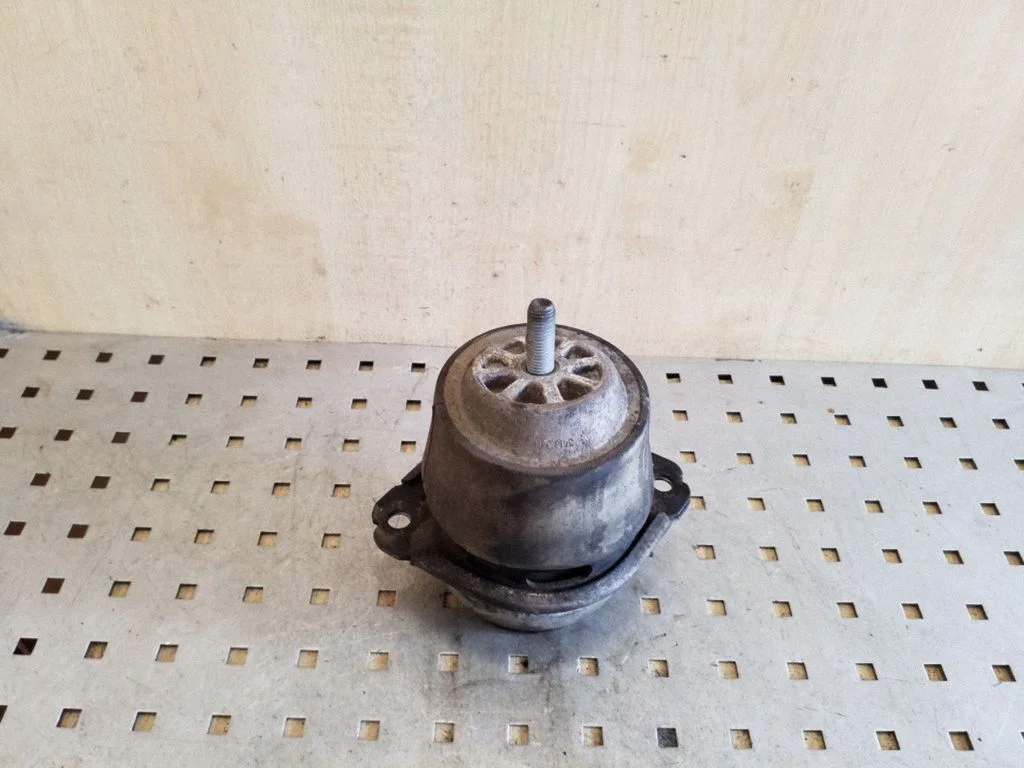 Mootoripadi 7L8199131A