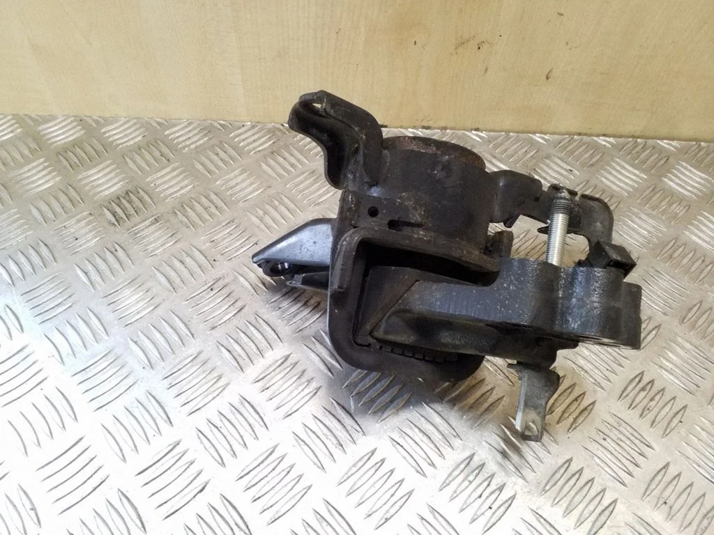 Engine mount bracket – right