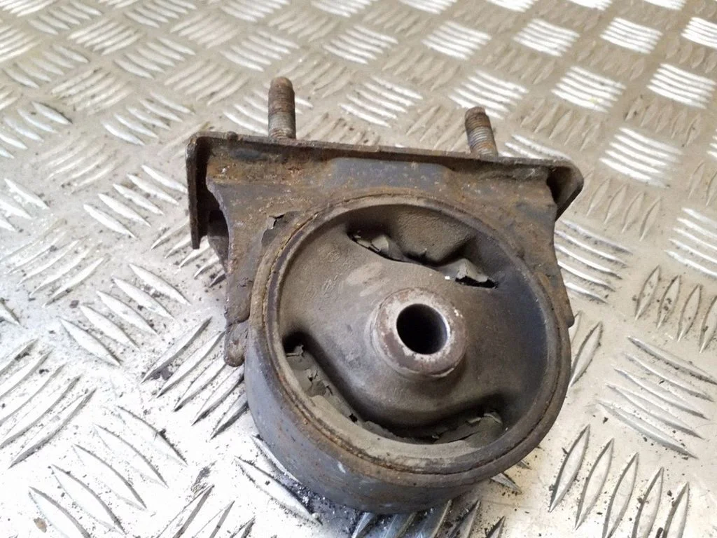 Dzinēja spilvens – Toyota RAV 4 (XA20) (2000-2005)