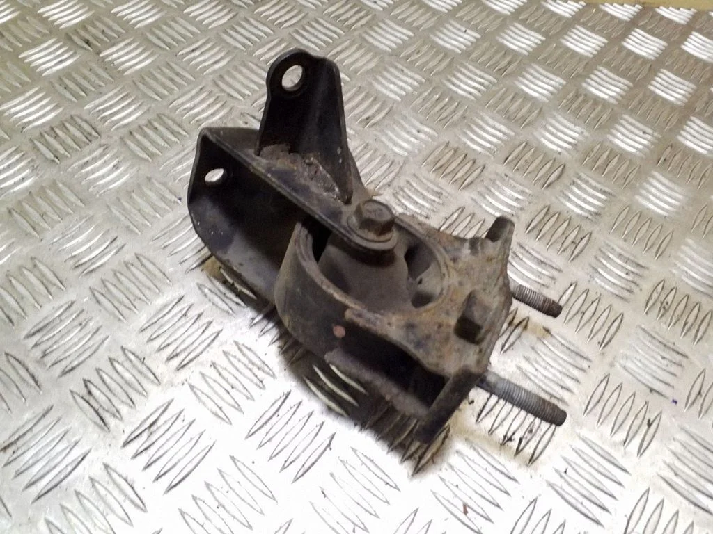 Dzinēja spilvens – Toyota RAV 4 (XA20) (2000-2005)