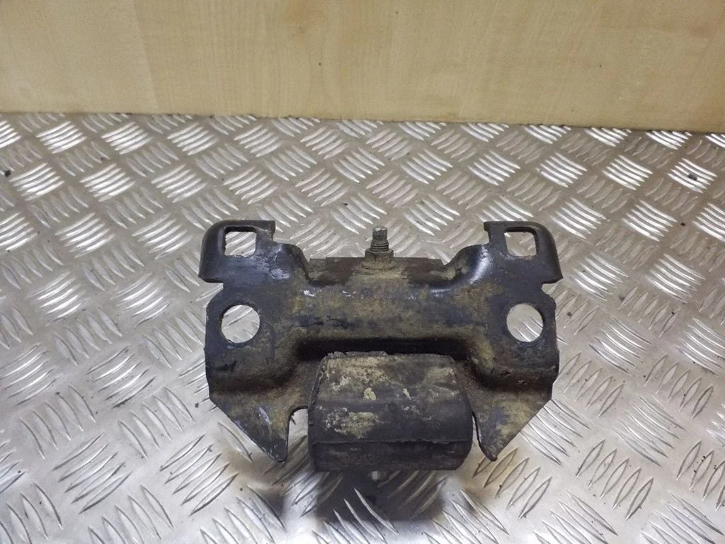 Engine mount bracket – Nissan Navara D40 (2004-2015)