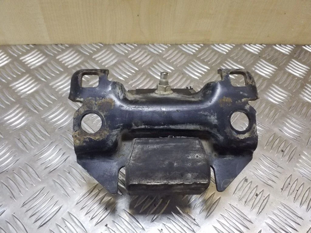Engine mount bracket – Nissan Navara D40 (2004-2015)