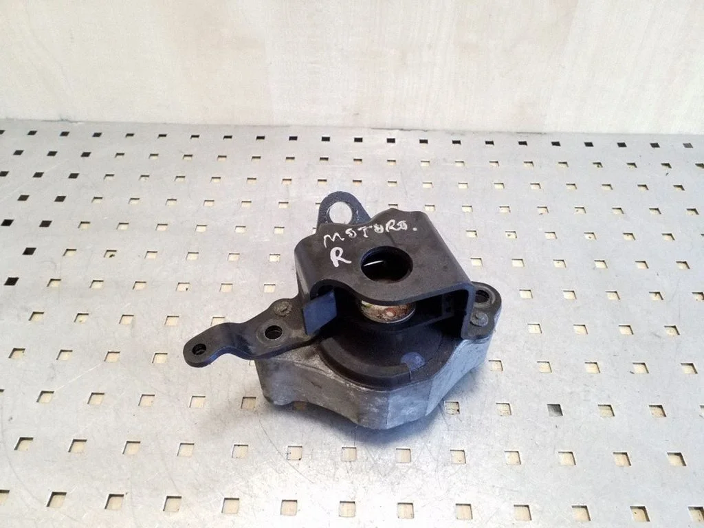 Engine mount bracket – Toyota Prius (XW20) (2003-2009)
