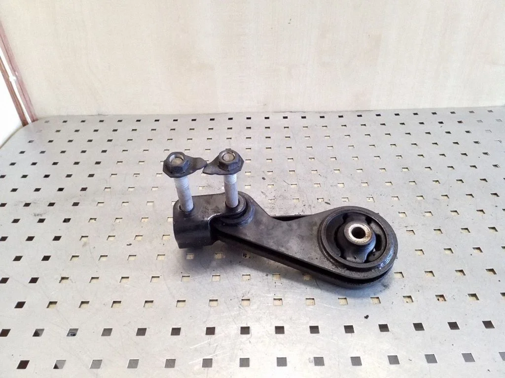 Engine mount bracket – Toyota Prius (XW20) (2003-2009)
