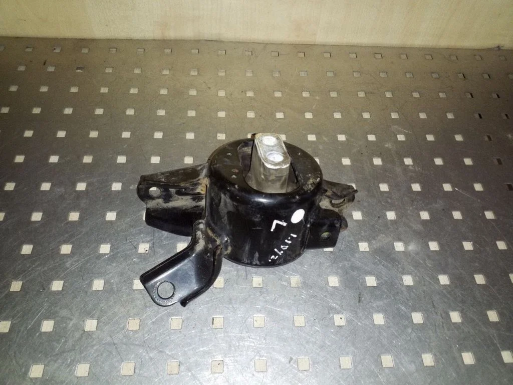 Engine mount bracket – left