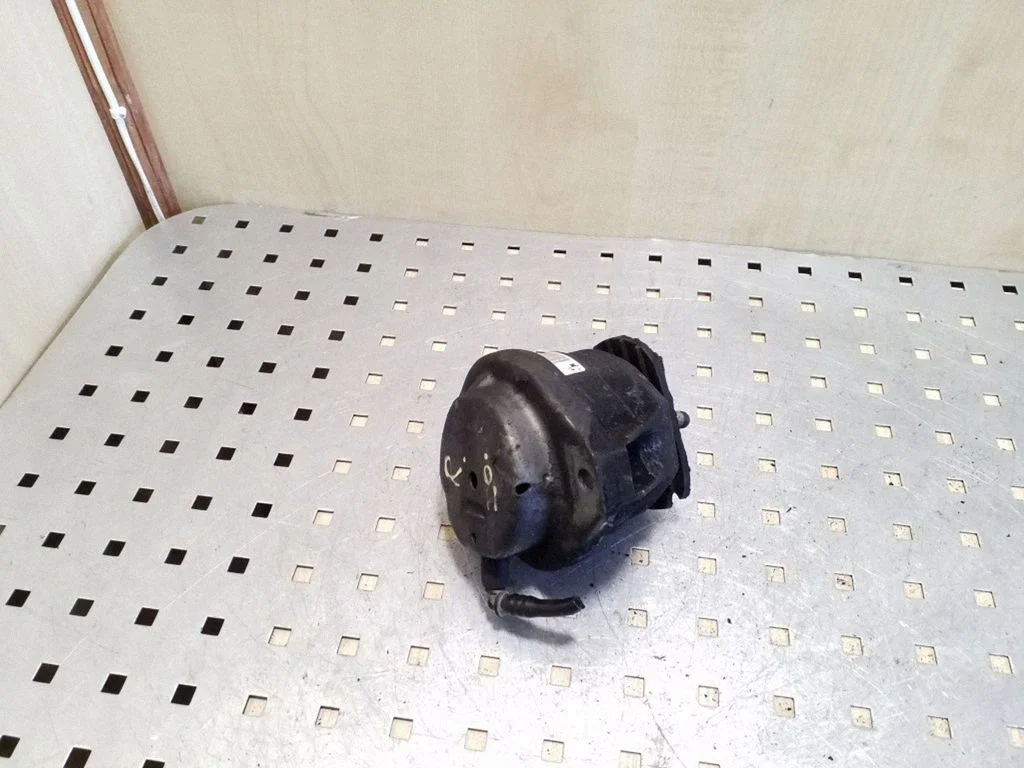 Engine mount bracket 6769874