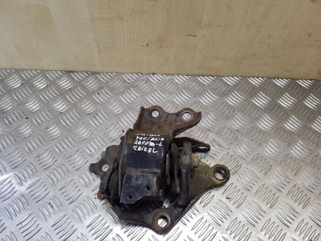 Engine mount bracket – left
