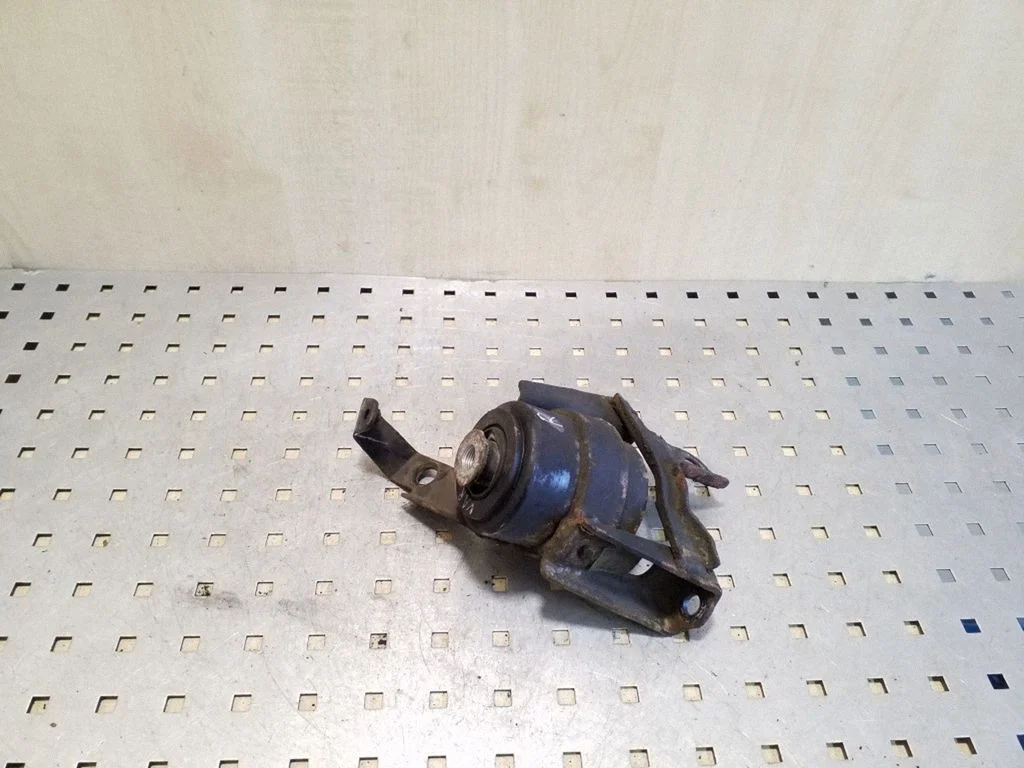 Engine mount bracket – right