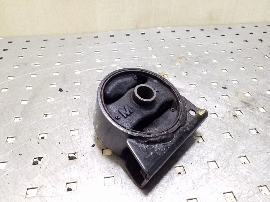 Engine mount bracket