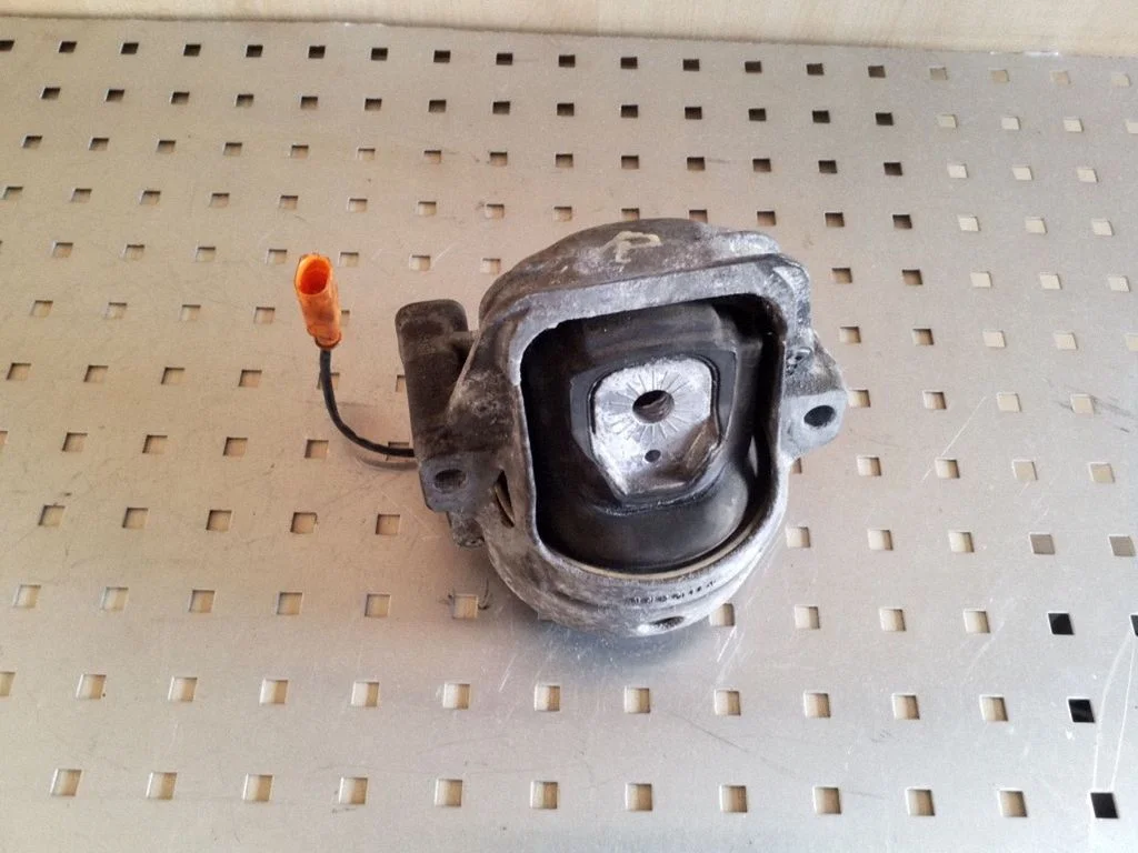 Engine mount bracket 8K0199381