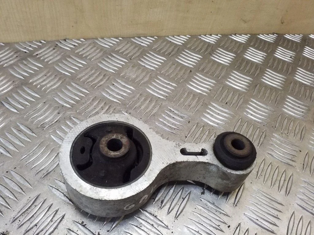 Engine mount bracket