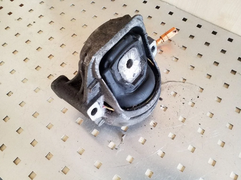 Engine mount bracket 8K0199381