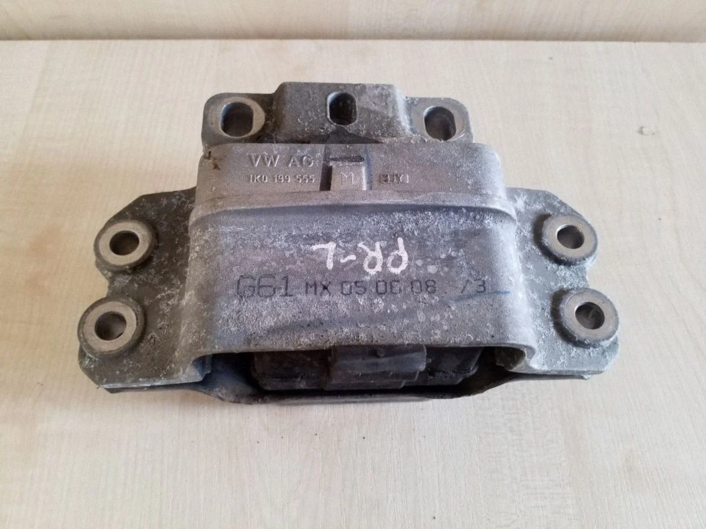 Engine mount bracket 1K0199555