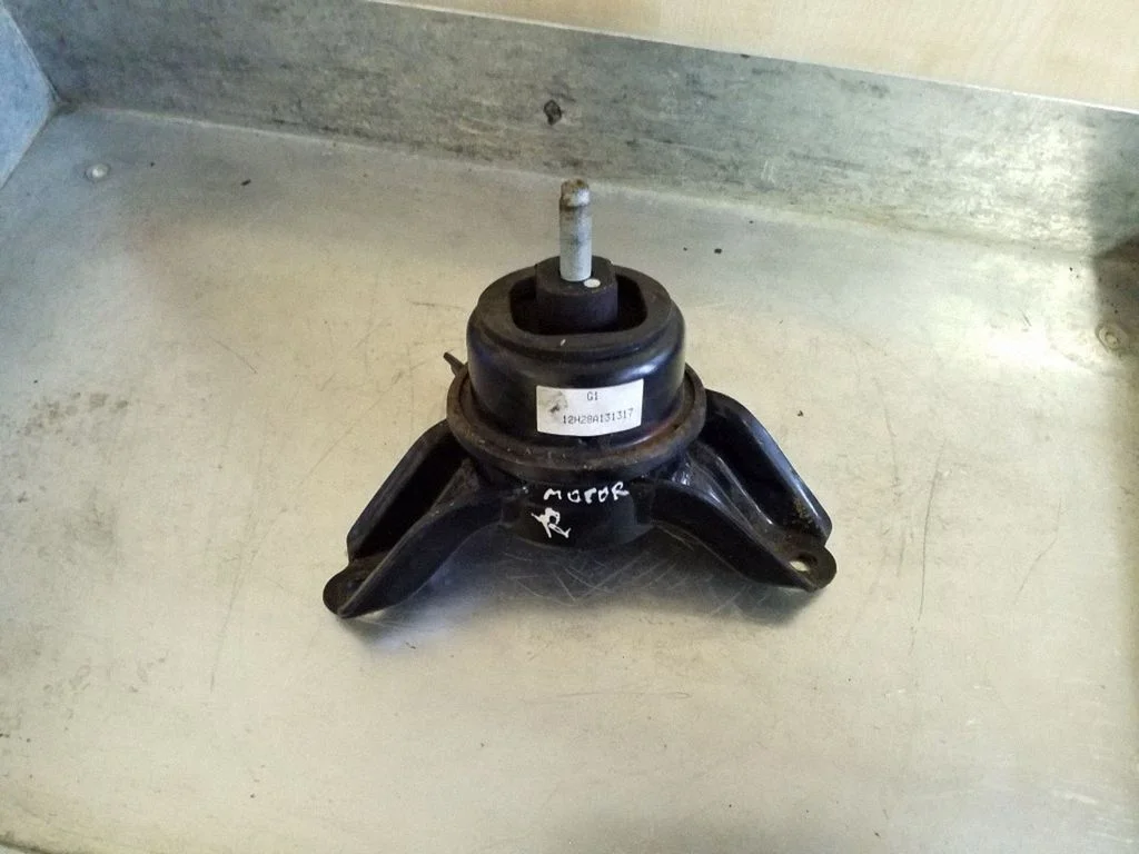 Engine mount bracket 12H28A131317